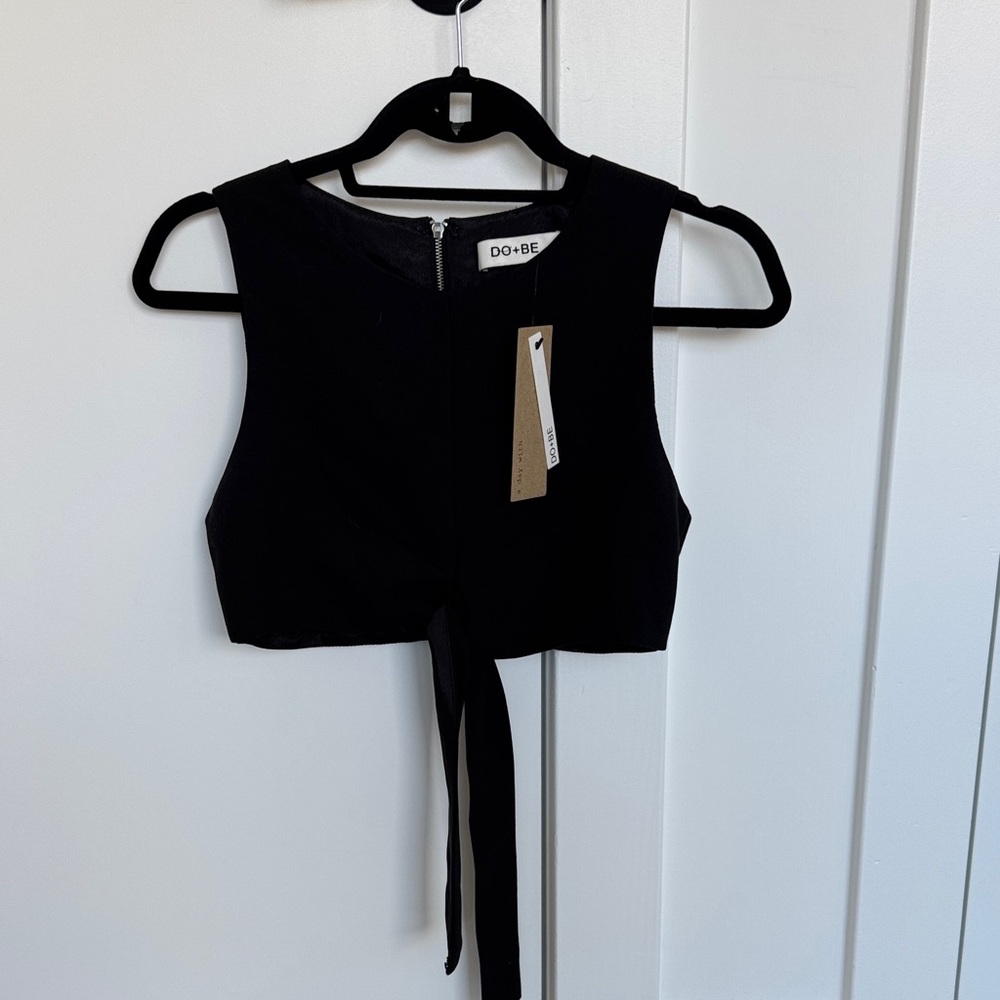 DO+BE Black Sleeveless Tie-Front Crop Top